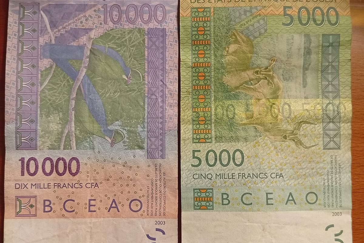 Thumbnail for Retirer de l'argent à Dakar : distributeurs et banques